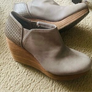 Dr. Scholl’s wedge booties